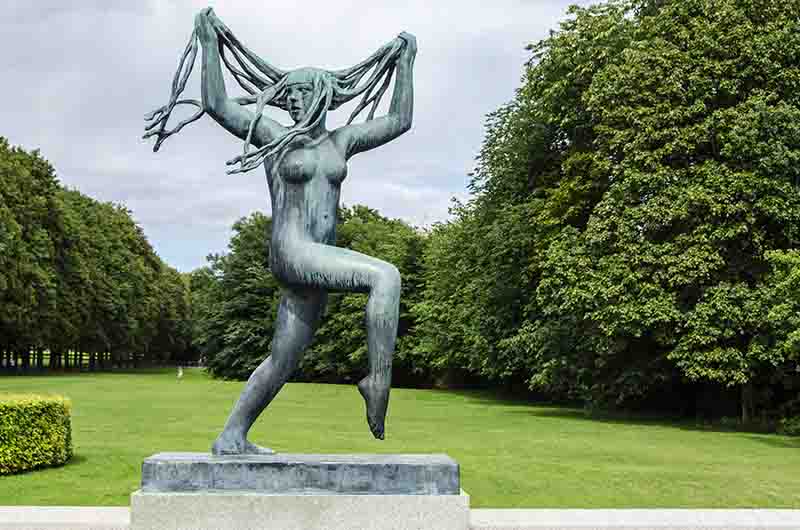 53 - Noruega - Oslo - parque Vigeland - El Puente - escultura